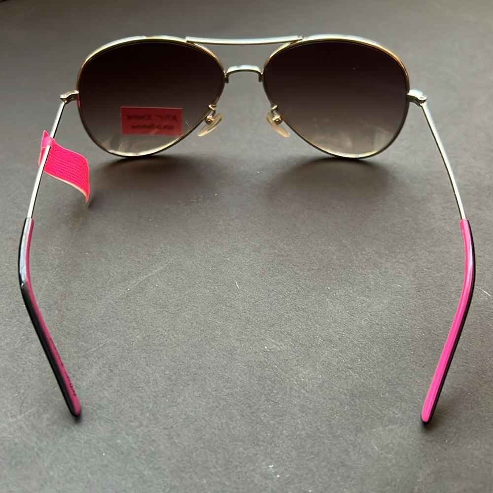 Betsey Johnson Stylish Silver Aviator Sunglasses, Vintage w tags - Picture 3 of 3